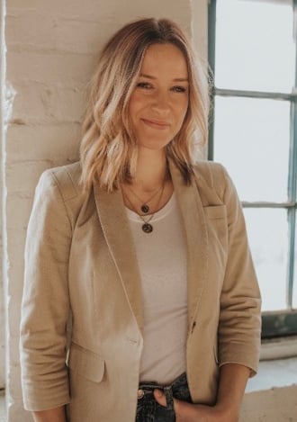 Headshot of Lauren Feasel